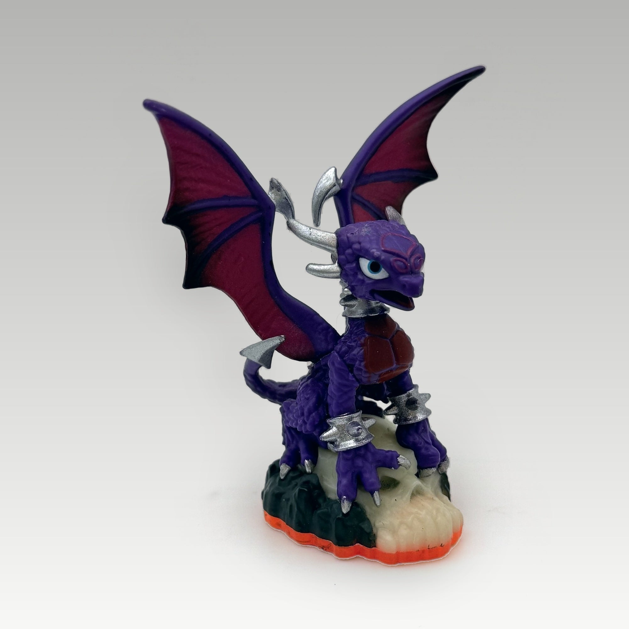 Cynder - Giants, Series 2 • CIB (Region Free) - Image 1