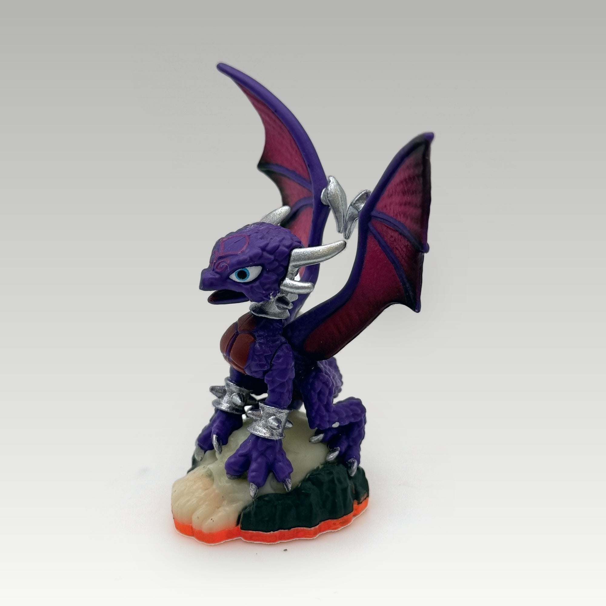 Cynder - Giants, Series 2 • CIB (Region Free) - Image 2