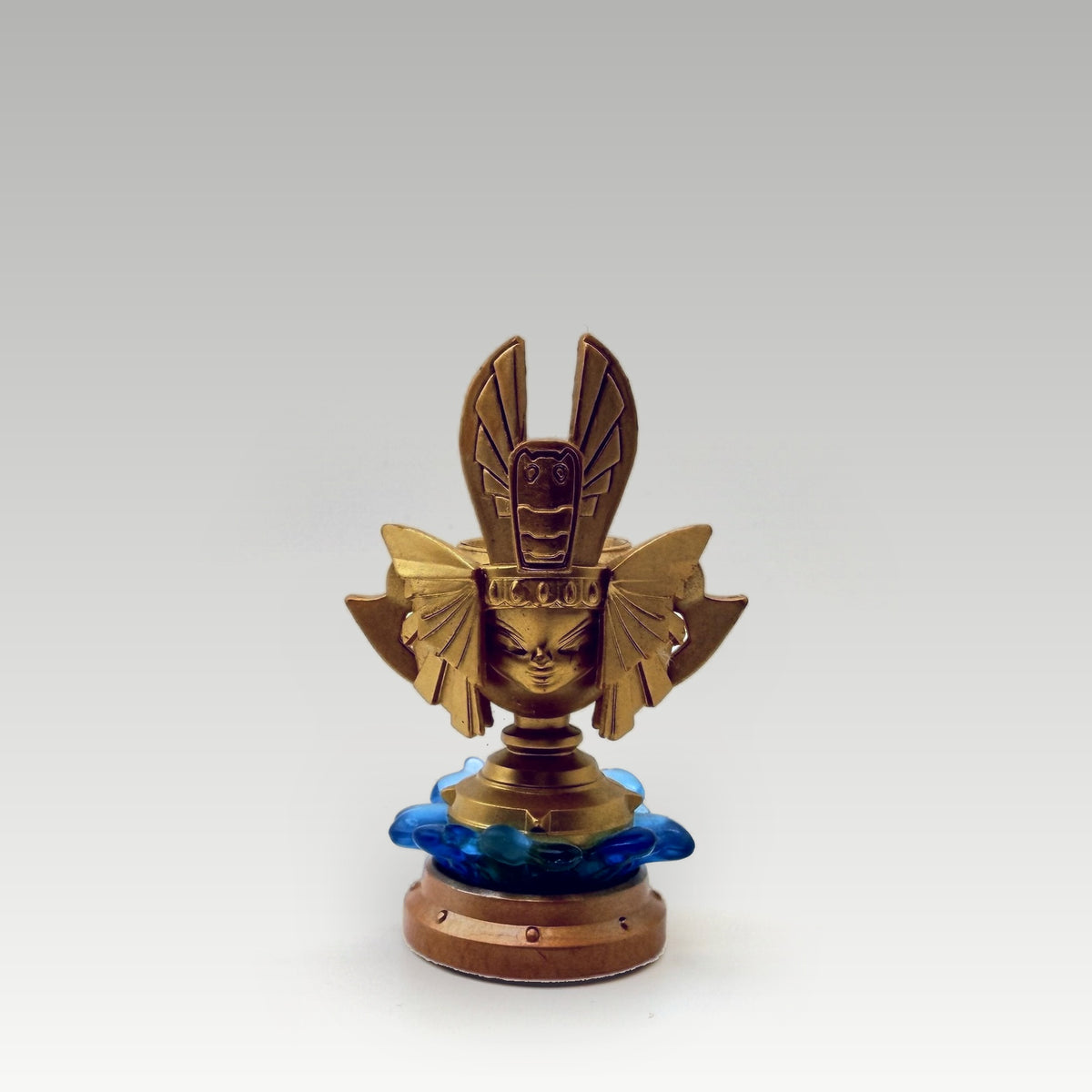 Golden Queen Sea Trophy - Superchargers • Loose (Region Free) - Image 1