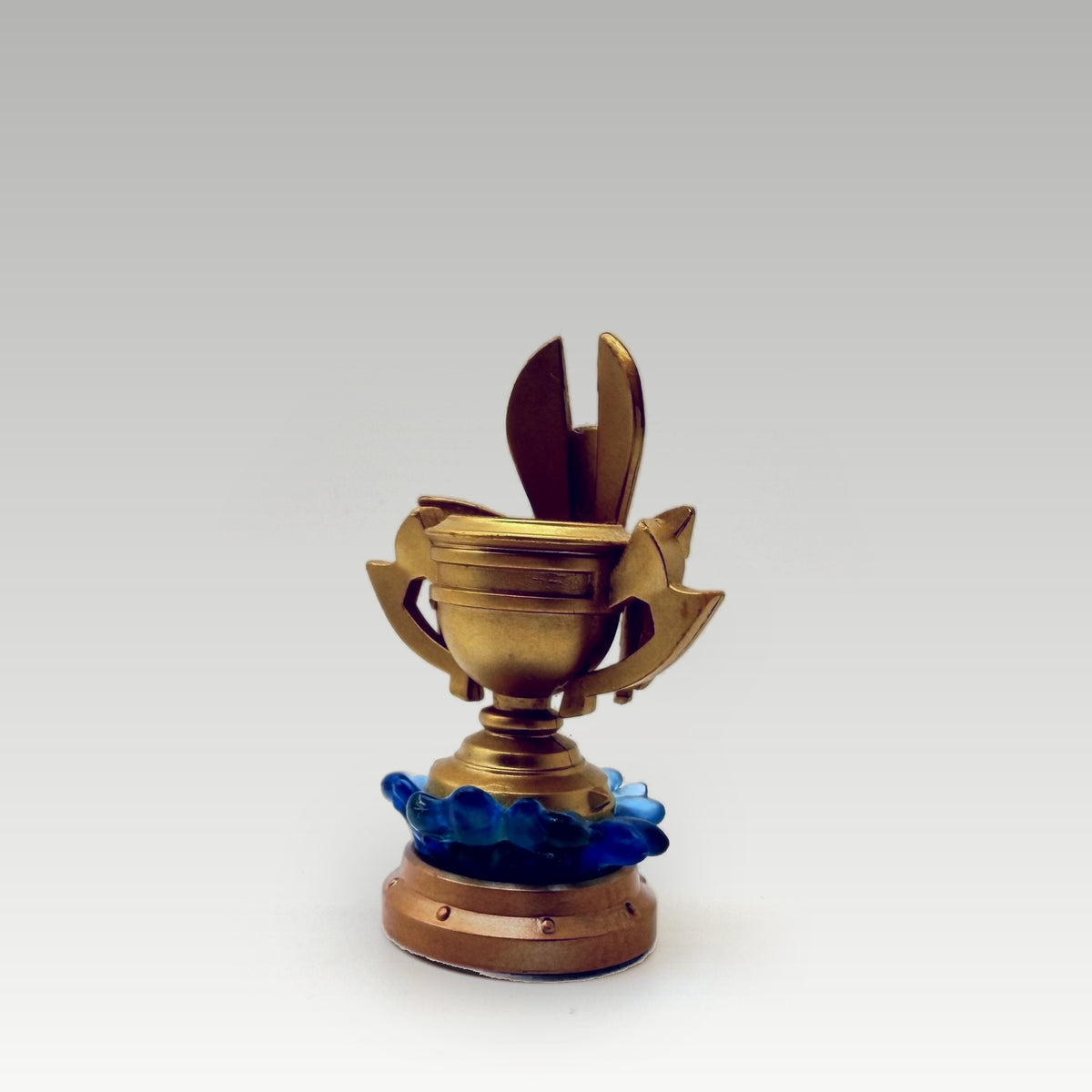 Golden Queen Sea Trophy - Superchargers • Loose (Region Free) - Image 2